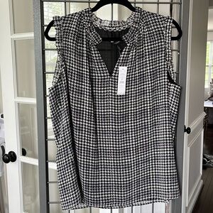 NWT White House Black Market sleeveless shell Blouse in Petal Houndstooth size L